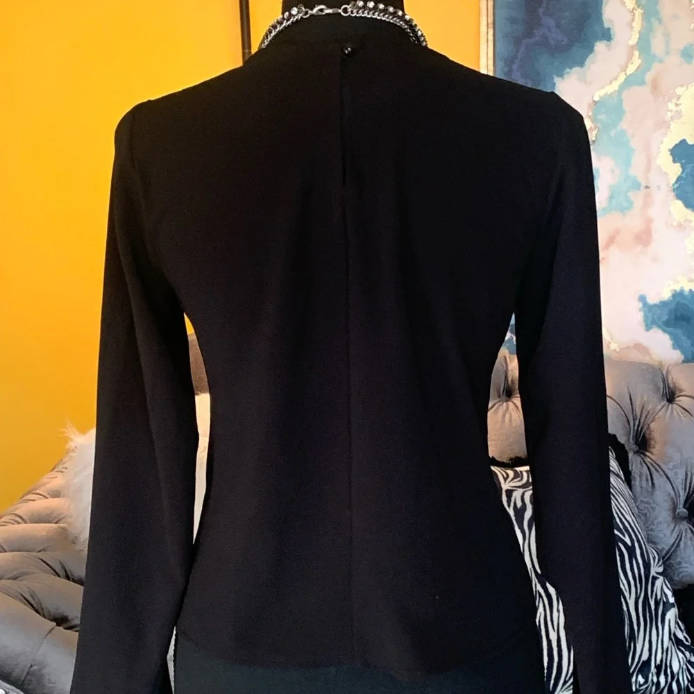 Love culture black blouse says L fits like a small - Picture 9 of 9